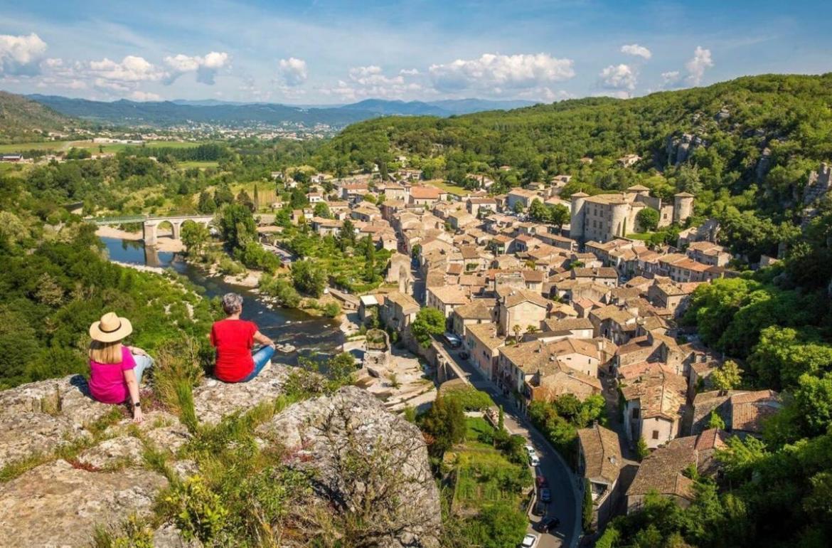 Escapade Ardechoise - Parking Gratuit - Chateau A 2 Pas Aubenas Buitenkant foto